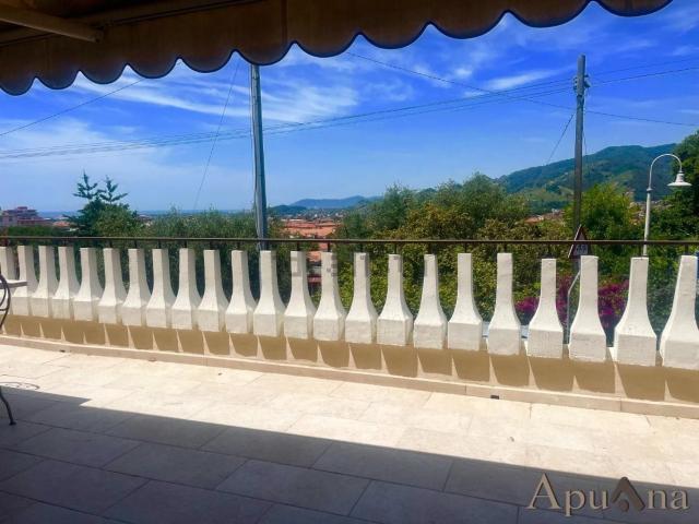 Appartamento in vendita di 140 m² in Via San Francesco, 54100