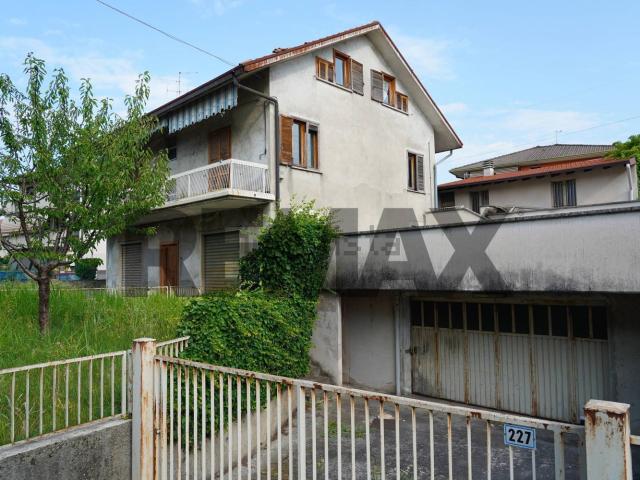Appartamento in vendita di 140 m² in Via San Francesco d&apos Assisi, 213