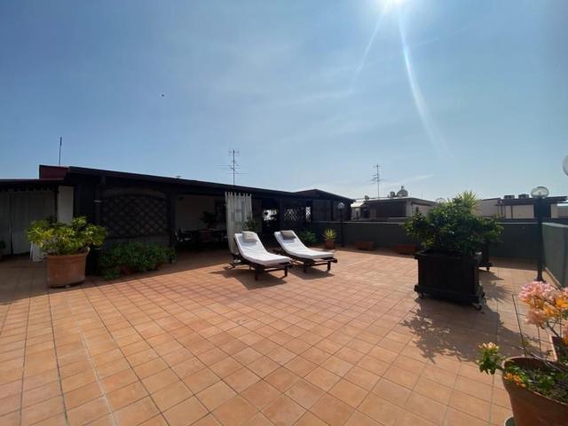 Appartamento in vendita di 140 m² in Via San Giacomo dei Capri, 100