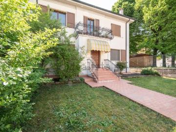 Appartamento in vendita di 140 m² in Via San Pietro, 87