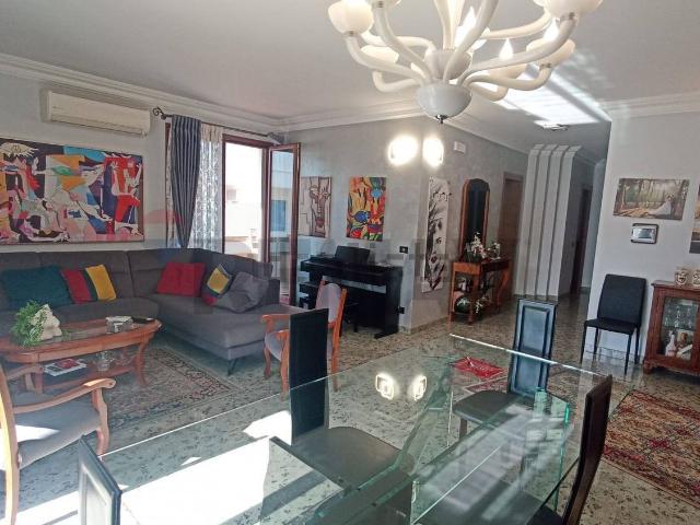 Appartamento in vendita di 140 m² in Via Senna