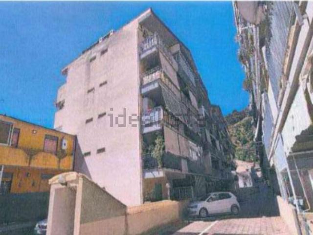 Appartamento in vendita di 140 m² in Via Sparagonà