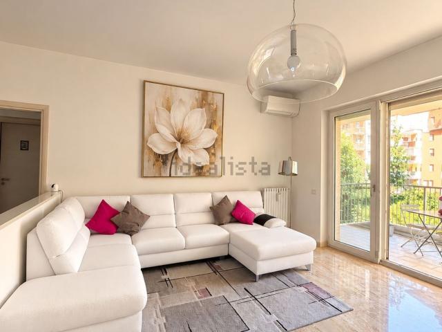 Appartamento in vendita di 140 m² in Via Sporting Mirasole, 34