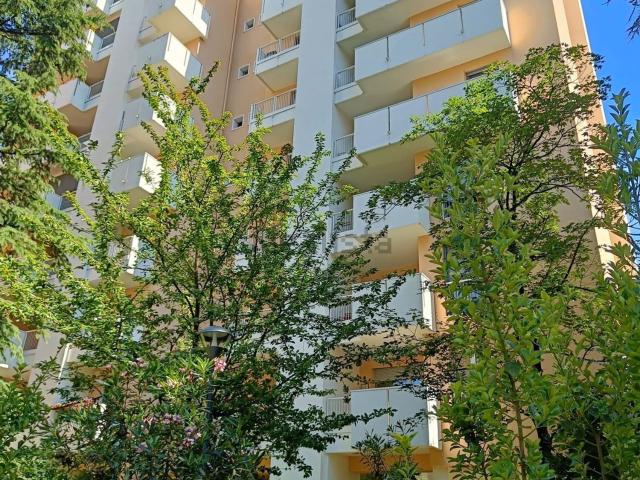 Appartamento in vendita di 140 m² in Via Sporting Mirasole