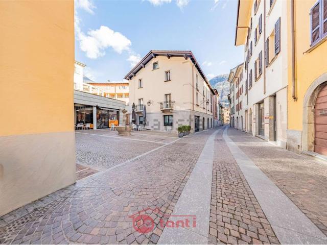Appartamento in vendita di 140 m² in Via Paolo Bossi, 42