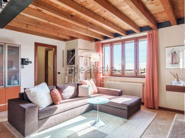 Appartamento in vendita di 140 m² in Via Paolo VI