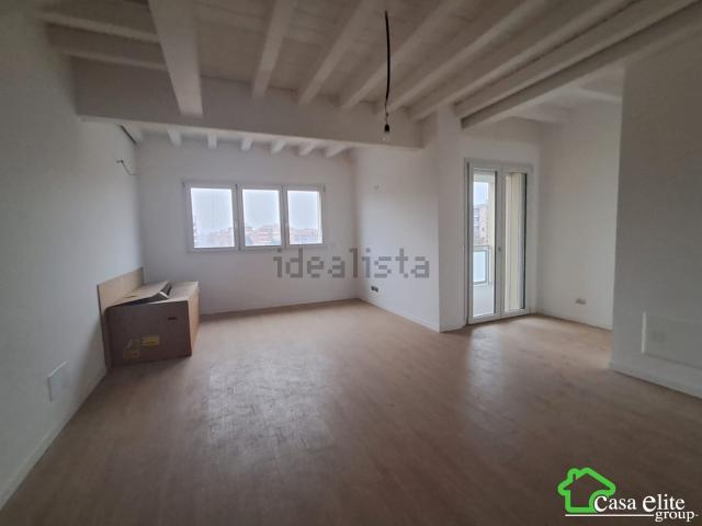 Appartamento in vendita di 140 m² in Via Papa Giovanni XXIII, 27