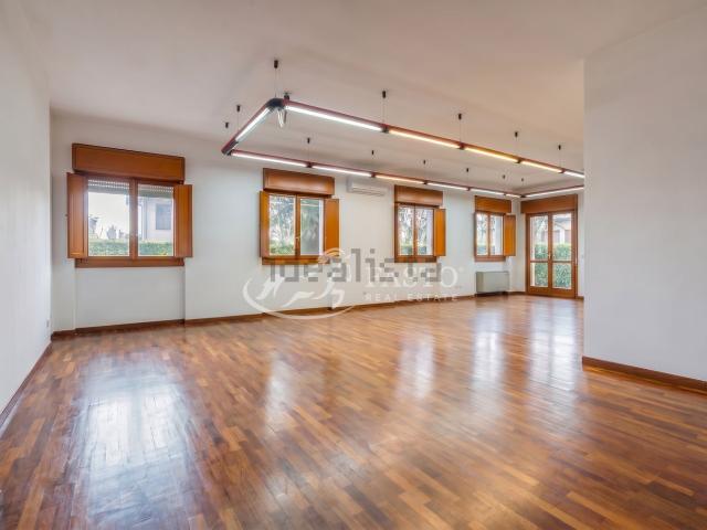 Appartamento in vendita di 140 m² in Via Papina, 8