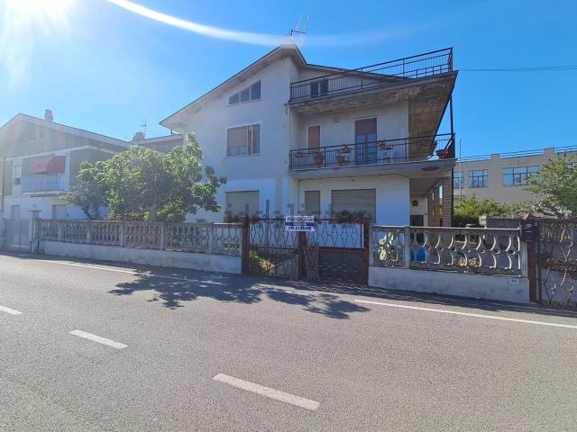 Appartamento in vendita di 140 m² in Via Parrozzani, 24