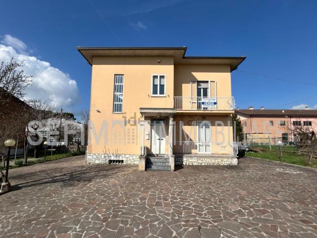 Appartamento in vendita di 140 m² in Via Perugina, 106