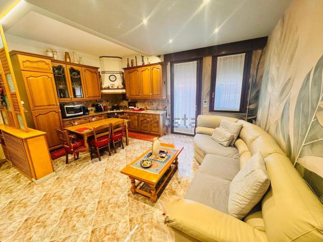 Appartamento in vendita di 140 m² in Via Pierdomenico Frattini, 82