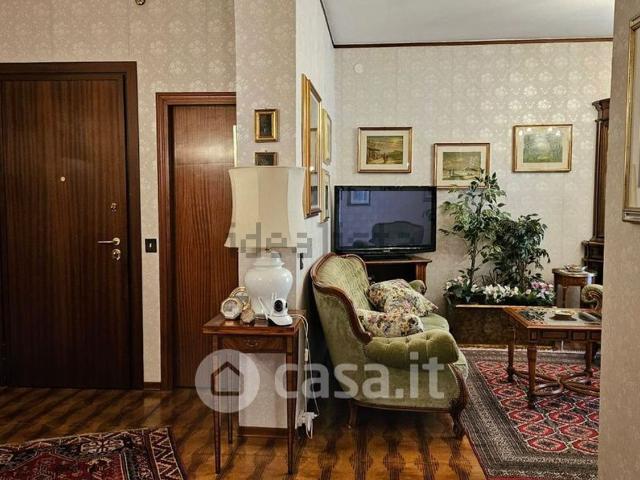 Appartamento in vendita di 140 m² in Via Pietro Bertolini