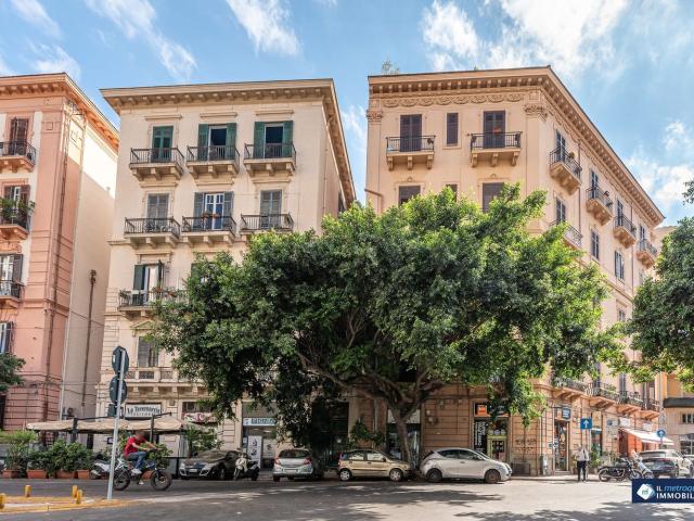 Appartamento in vendita di 140 m² in Via Pignatelli Aragona, 94