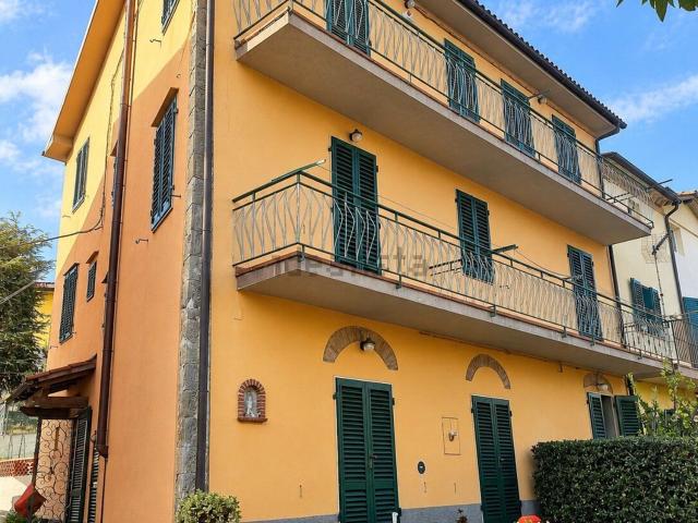 Appartamento in vendita di 140 m² in Via Provinciale Lucchese