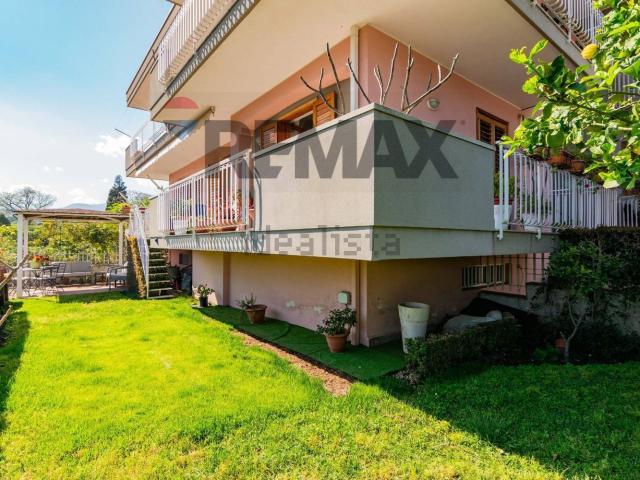 Appartamento in vendita di 140 m² in Via Provinciale per Riposto, 3