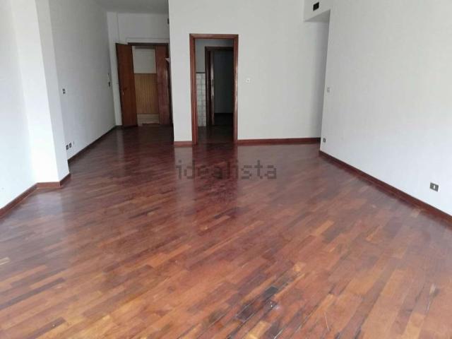 Appartamento in vendita di 140 m² in Via Rodi