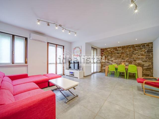 Appartamento in vendita di 140 m² in Via Ronco, 34