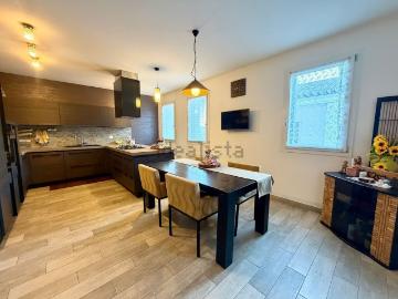 Appartamento in vendita di 140 m² in Via Raffaello