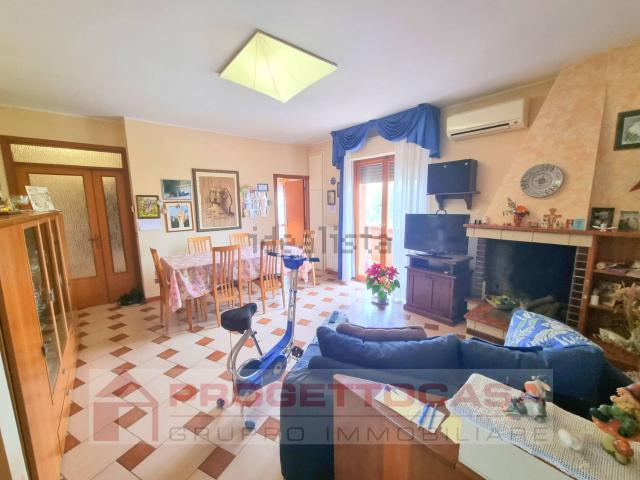 Appartamento in vendita di 140 m² in Via Torino, 245