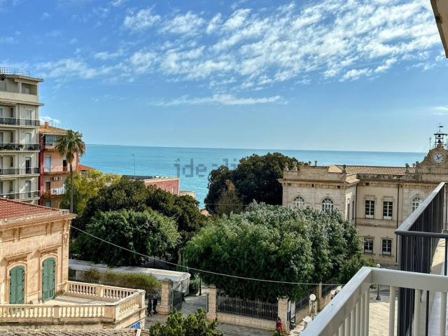 Appartamento in vendita di 140 m² in Via V. Giardina, 76