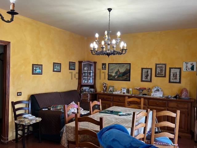 Appartamento in vendita di 140 m² in Via Vannucci Pietro