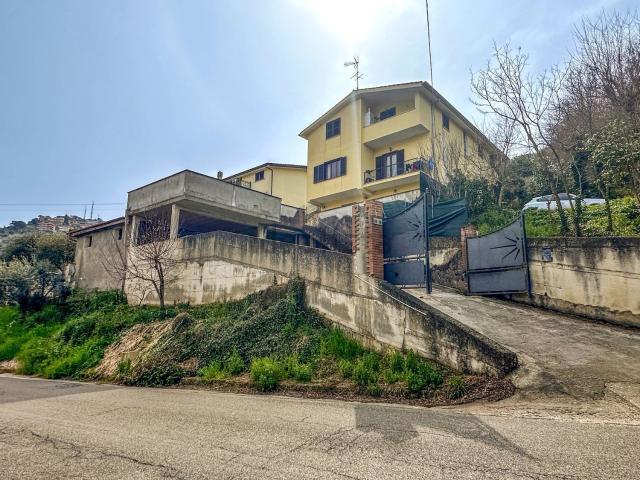 Appartamento in vendita di 140 m² in Via Variante