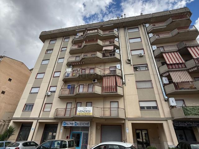 Appartamento in vendita di 140 m² in Via Vassallo Ernesto, 28