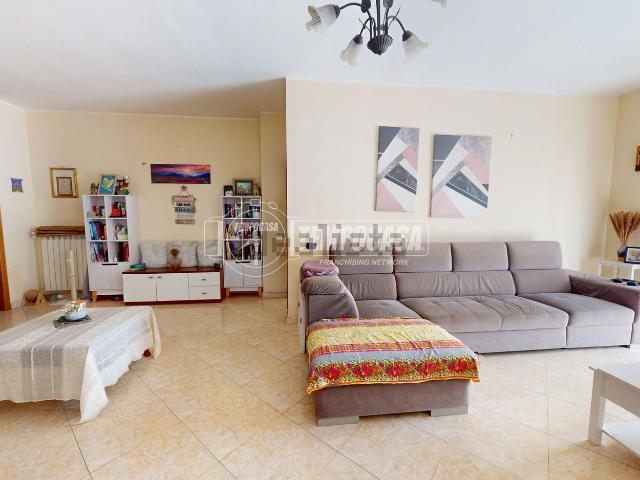 Appartamento in vendita di 140 m² in Via Vitruvio, 4