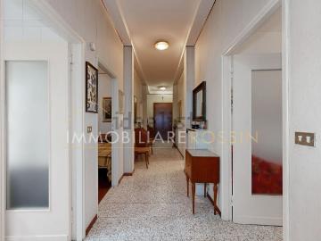 Appartamento in vendita di 140 m² in Via Vittorio Veneto
