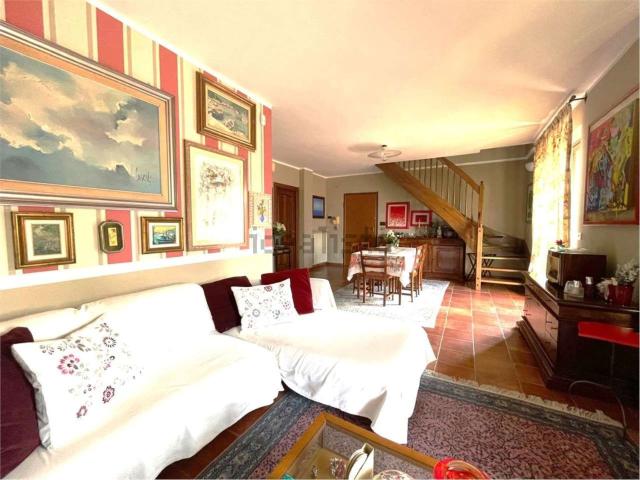 Appartamento in vendita di 140 m² in Via Vittorio Veneto, 7