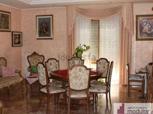 Appartamento in vendita di 140 m² in Viale Vincenzo de Filippis