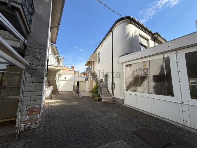Appartamento in vendita di 140 m² in Viale dei Navigatori, 61