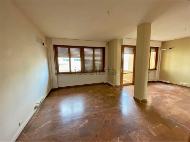 Appartamento in vendita di 140 m² in Viale Giuseppe Giusti