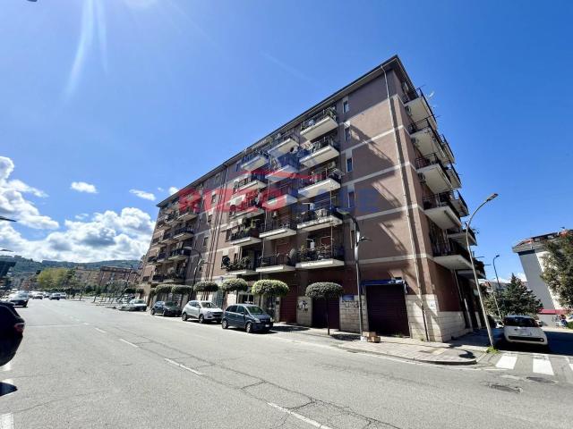 Appartamento in vendita di 140 m² in Viale Luca de Rosis