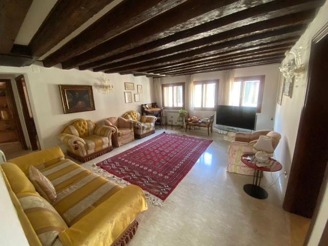 Appartamento in vendita di 140 m² in Calle del Paradiso