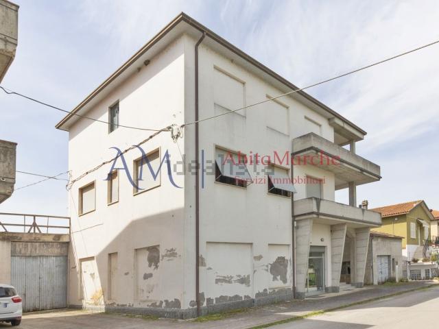 Appartamento in vendita di 140 m² in Contrada Lago