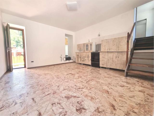 Appartamento in vendita di 140 m² in Frazione Roreto, 48