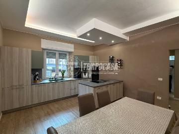 Appartamento in vendita di 140 m² in Piazzale Anna Frank, 9