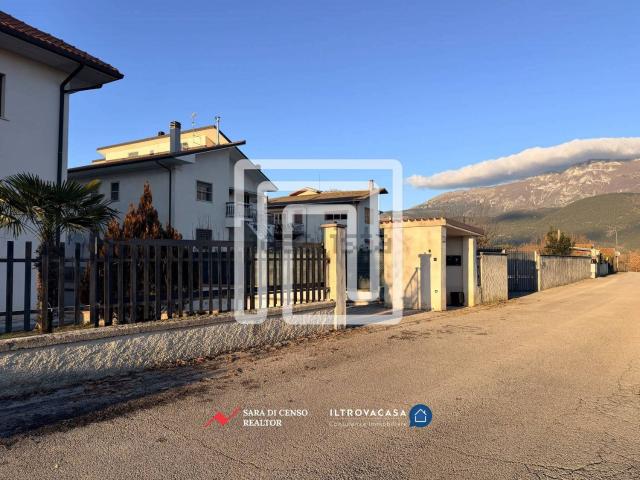 Appartamento in vendita di 140 m² in Strada Comunale Vittorito Pentima, 68