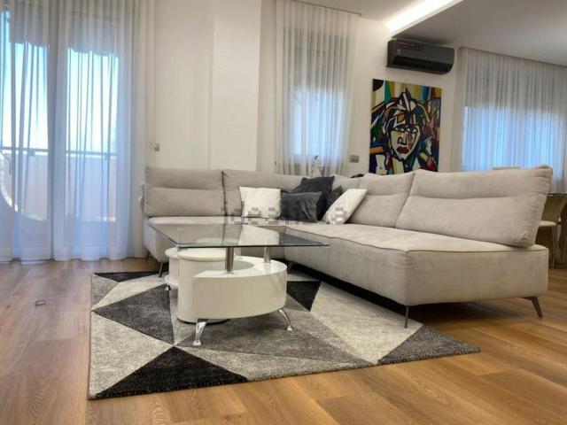 Appartamento in vendita di 140 m² in Strada Torino, 90