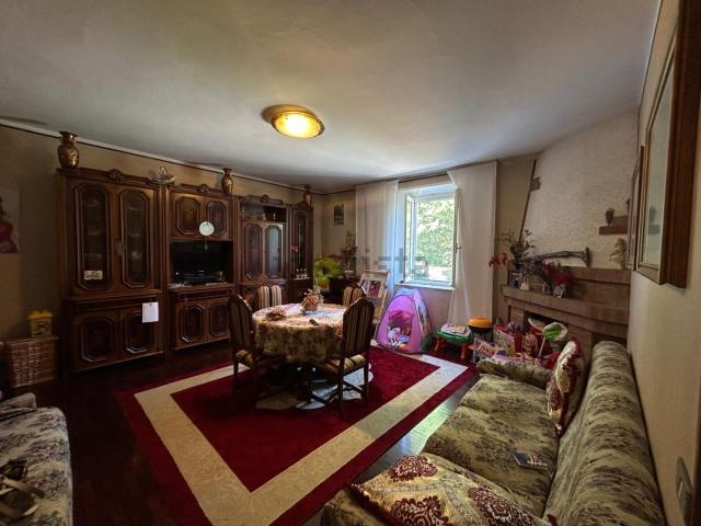 Appartamento in vendita di 140 m² in Strada Val Sporzana, 116