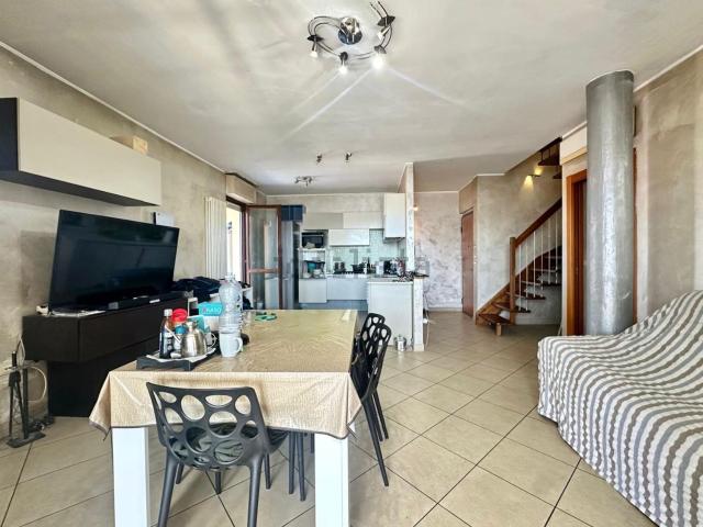 Appartamento in vendita di 141 m² in Via Cerrano