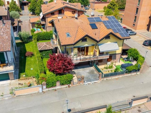 Appartamento in vendita di 141 m² in Via Cesare Pavese