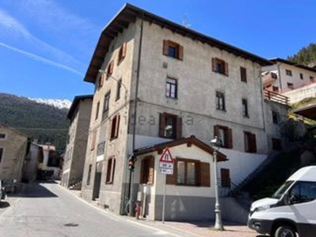 Appartamento in vendita di 141 m² in Via Cima Piazzi, 34
