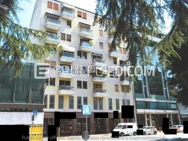 Appartamento in vendita di 141 m² in Via Antonio Lazzari, 8