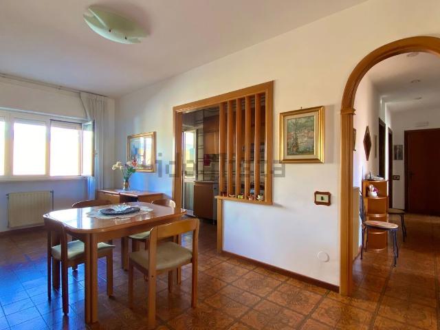 Appartamento in vendita di 141 m² in Via Atene, 64
