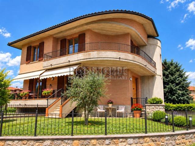 Appartamento in vendita di 141 m² in Via Giuseppe di Vittorio