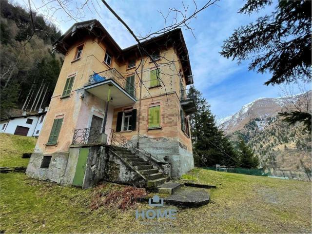 Appartamento in vendita di 141 m² in Via Don Romeo Ballerini