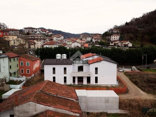 Appartamento in vendita di 141 m² in Via degli Alpini, 1