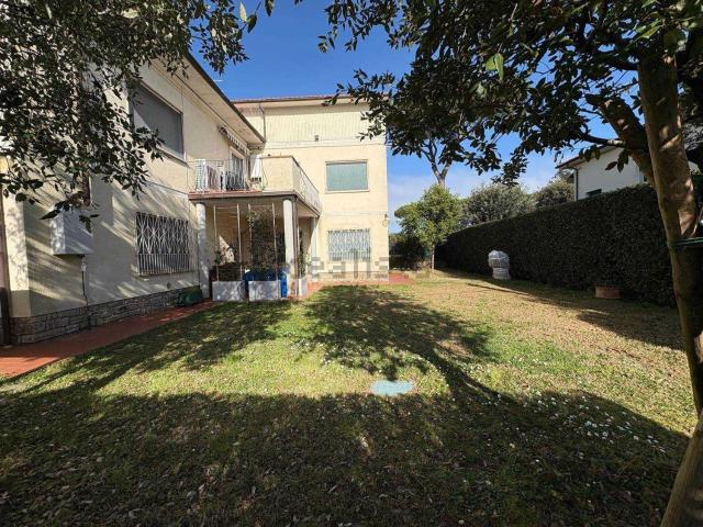Appartamento in vendita di 141 m² in Via dei Mandorli
